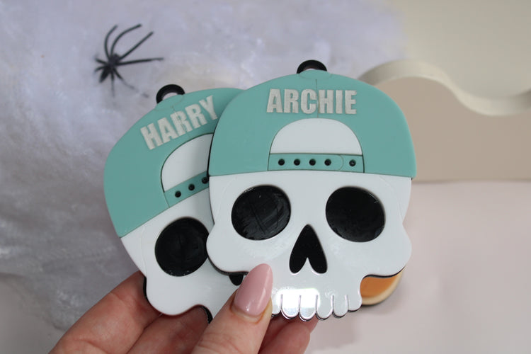 Snap back skull Halloween basket tag