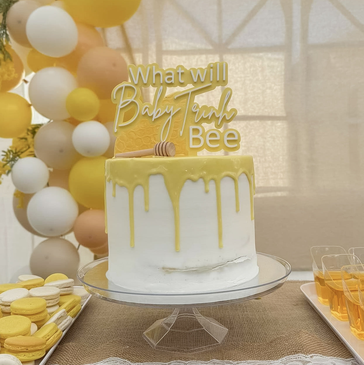 What will baby bee cake topper
